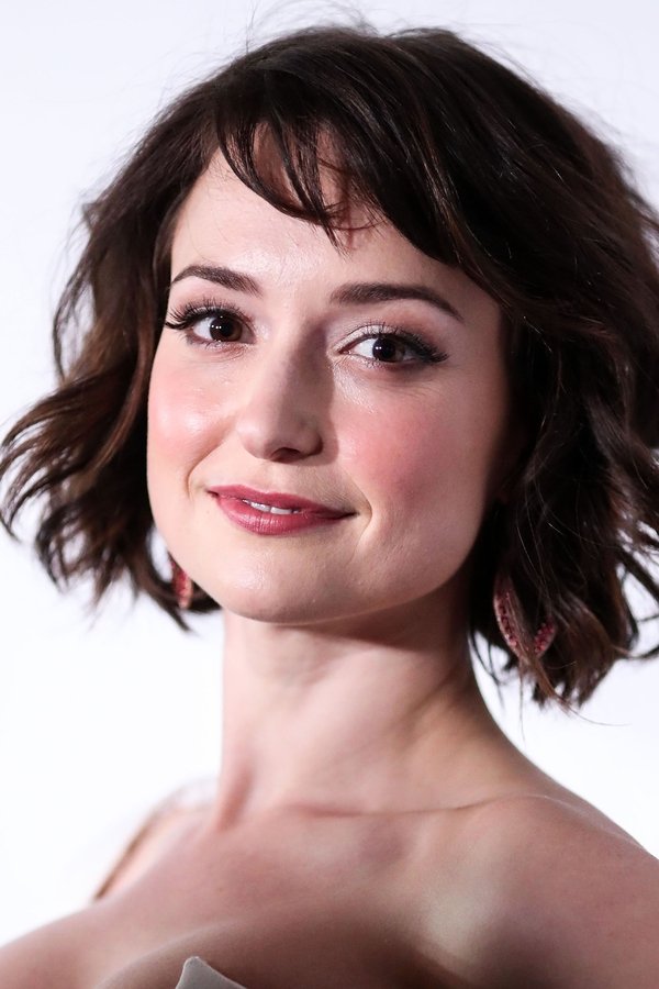 Milana Vayntrub's headshot