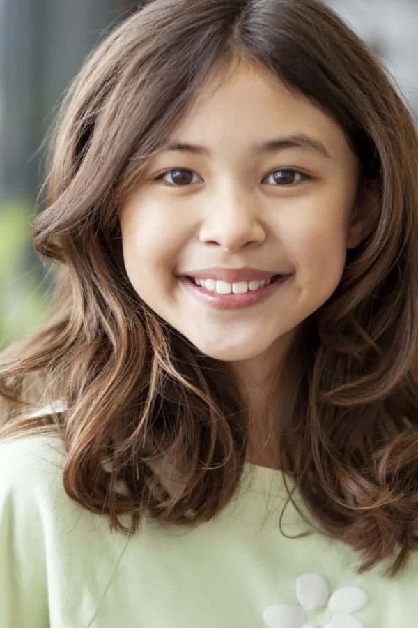 Ava Jarque's headshot