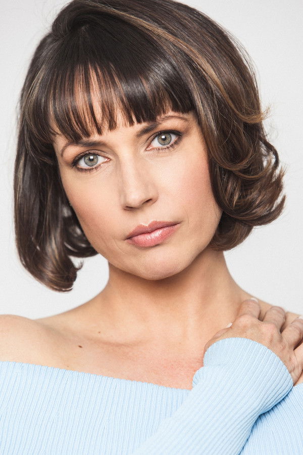 Julie Ann Emery's headshot