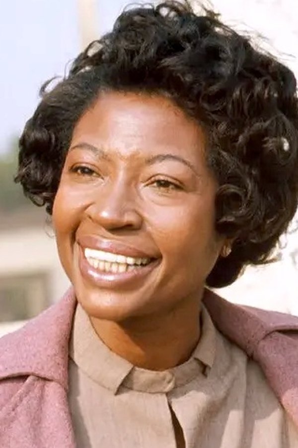 Lynn Hamilton's headshot