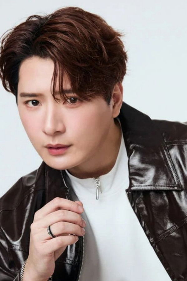 Perawat Sangpotirat's headshot