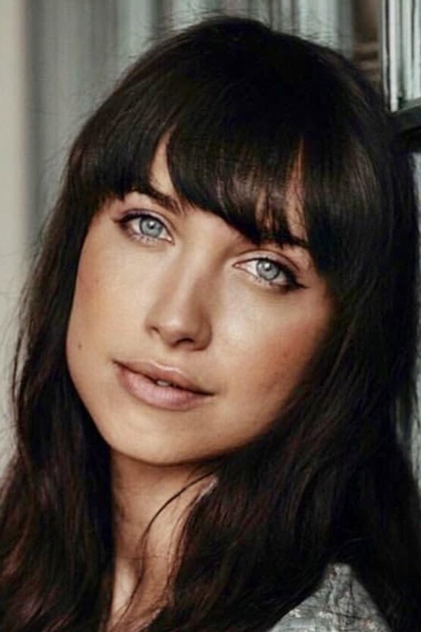 Maiara Walsh's headshot