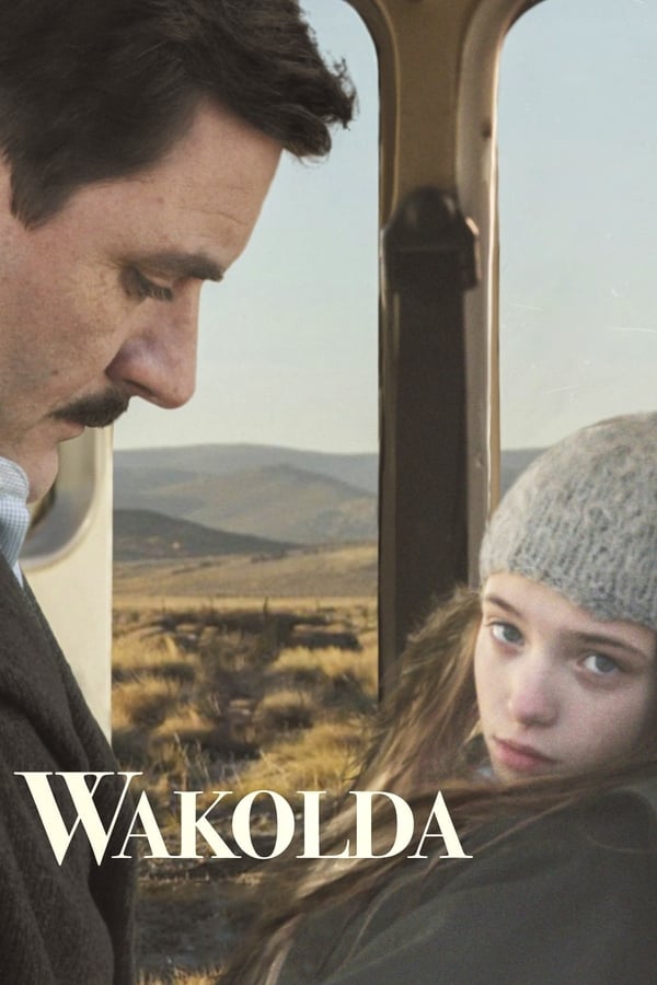 Patagonia, 1960. A German physician meets an Argentinian family and follows them on the  long desert road to Bariloche where Eva, Enzo and their three children are going to open a  lodging house by the Nahuel Huapi lake. Unaware of his true identity, they accept him as their first guest.