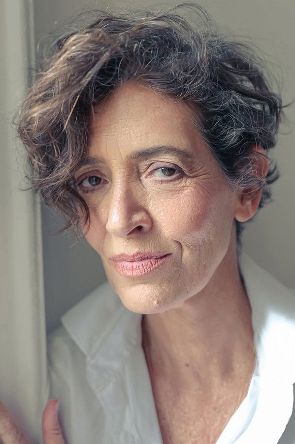 Joana Medeiros's headshot