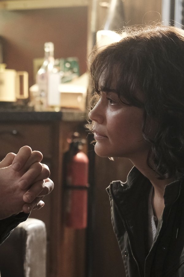 Somewhere Between – S01E01 – Affinché uno viva, l’altro dovrà morire