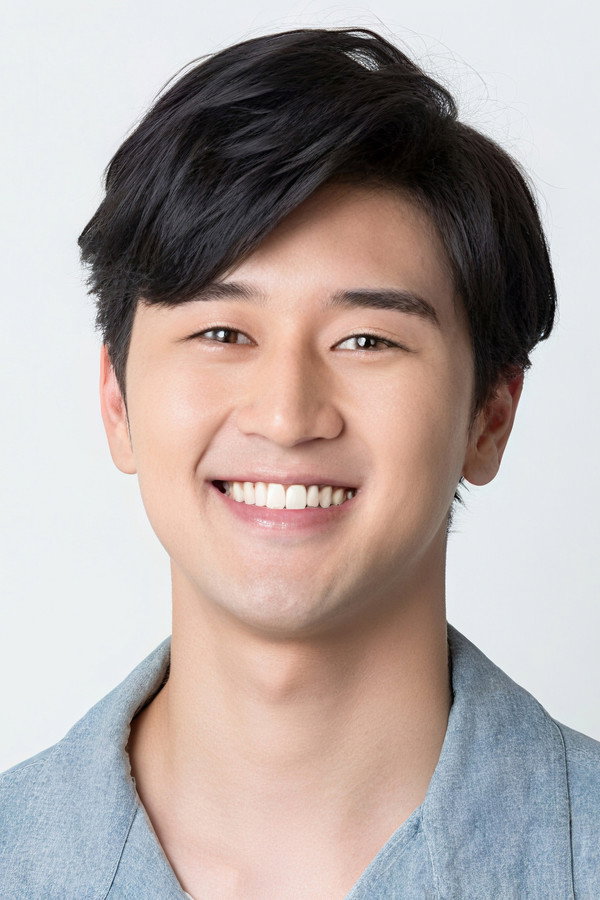 Joey Iwanaga's headshot
