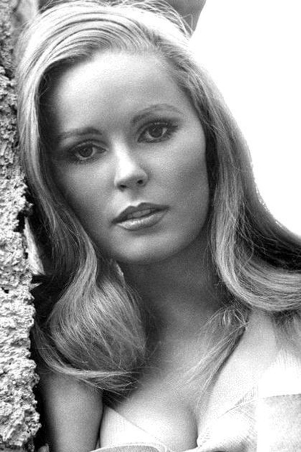 Veronica Carlson's headshot