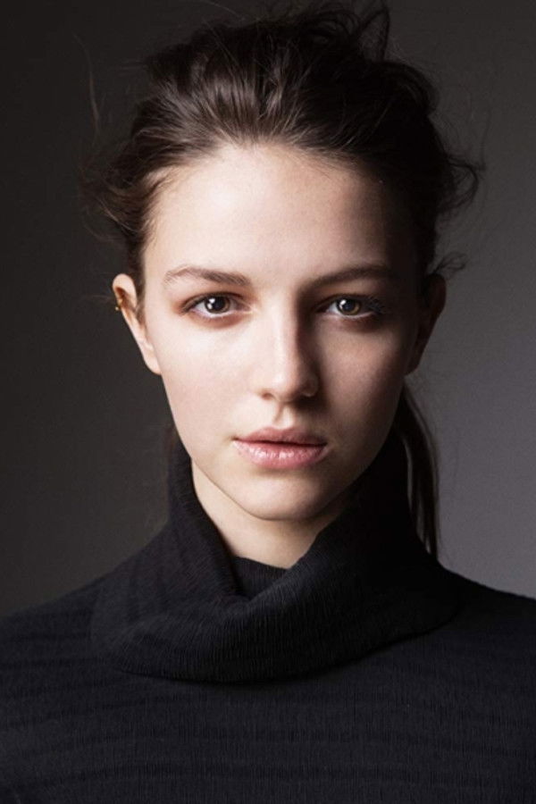 Ella Hunt — The Movie Database (TMDb)