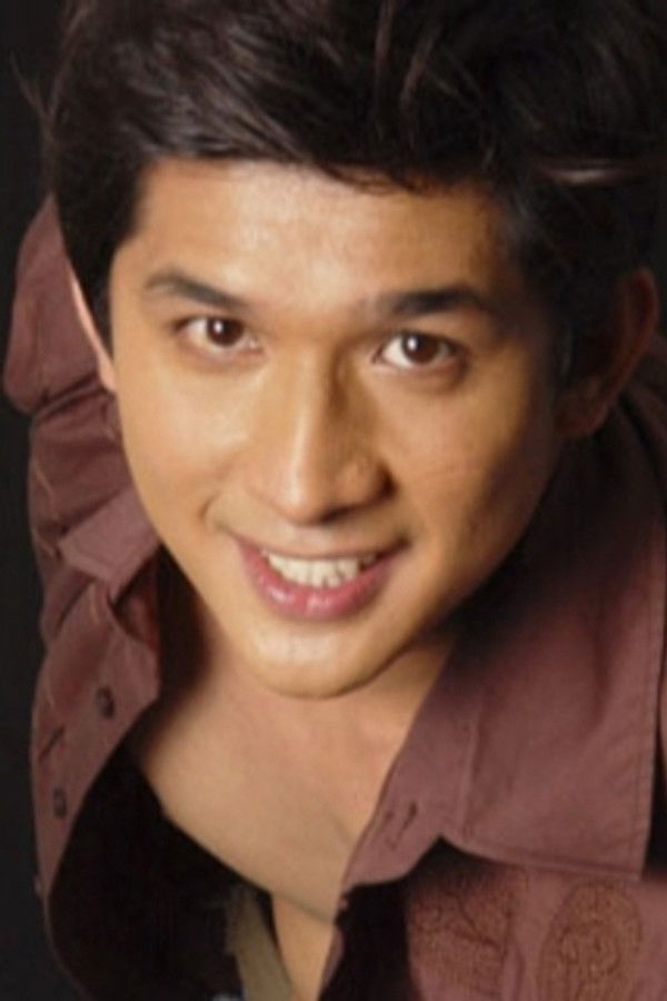 JR Valentin's headshot