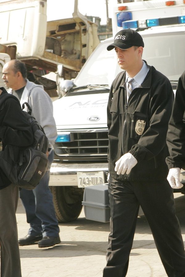 NCIS – Unità anticrimine – S03E06 – Cena di compleanno