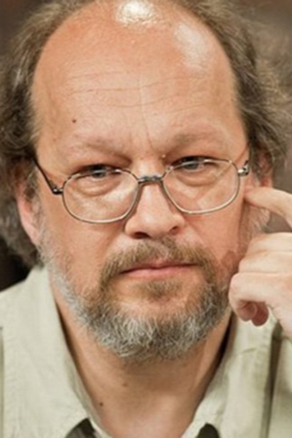 Leonid Kayurov's headshot