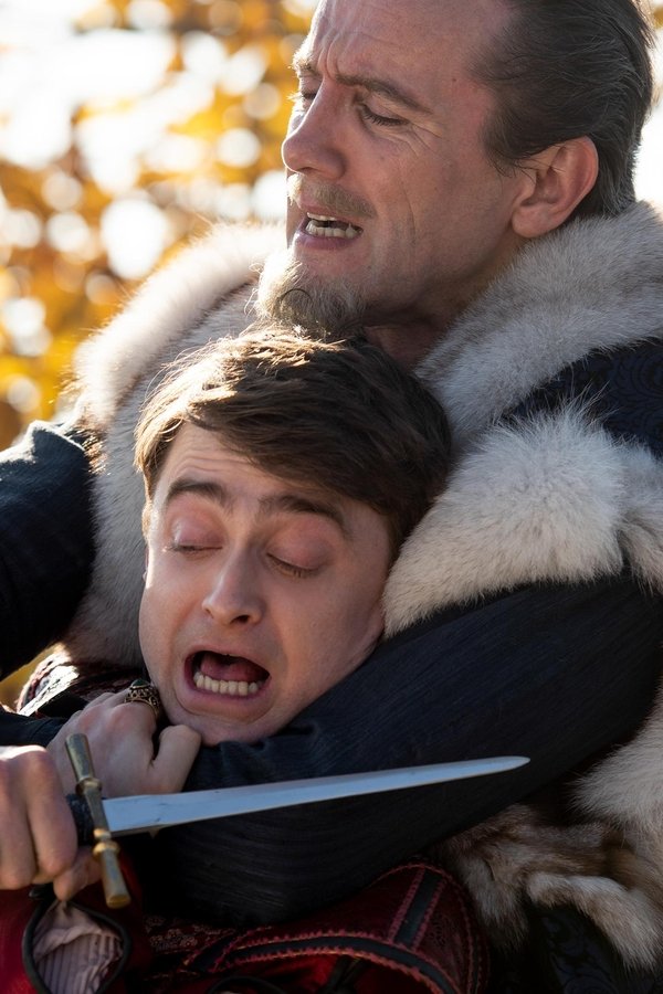 Miracle Workers – S02E07 – Un giorno in tribunale