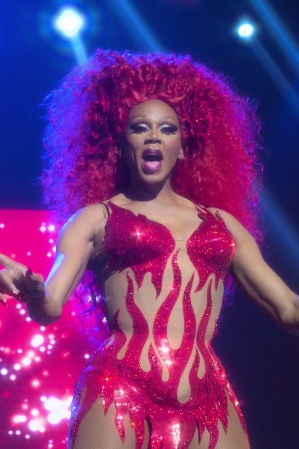 AJ and the Queen – S01E01 – Episodio 1