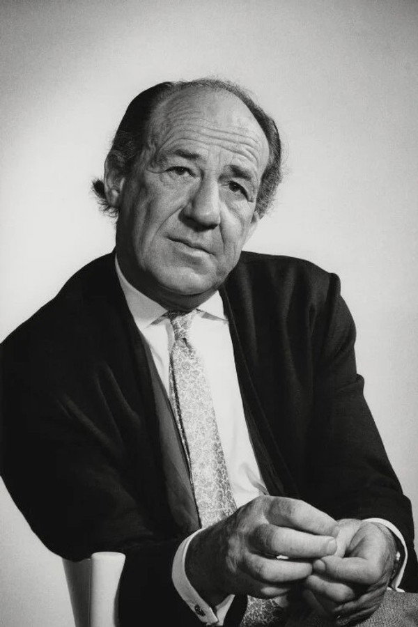Michael Hordern's headshot