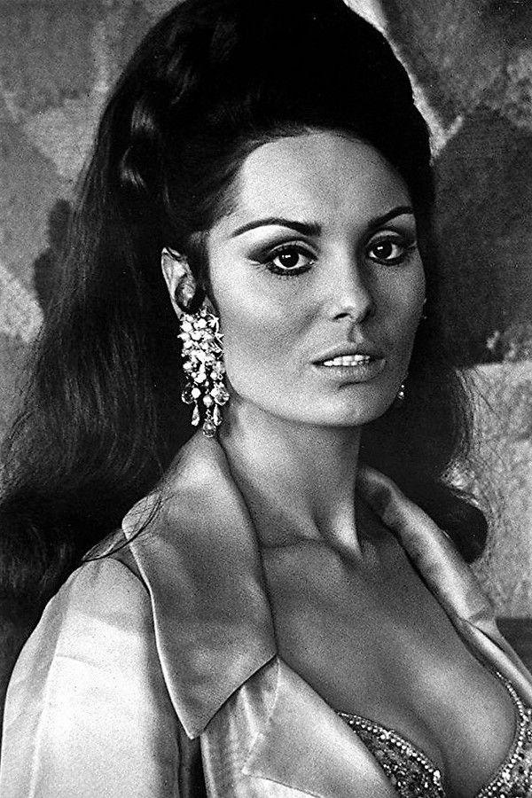 Daliah Lavi's headshot
