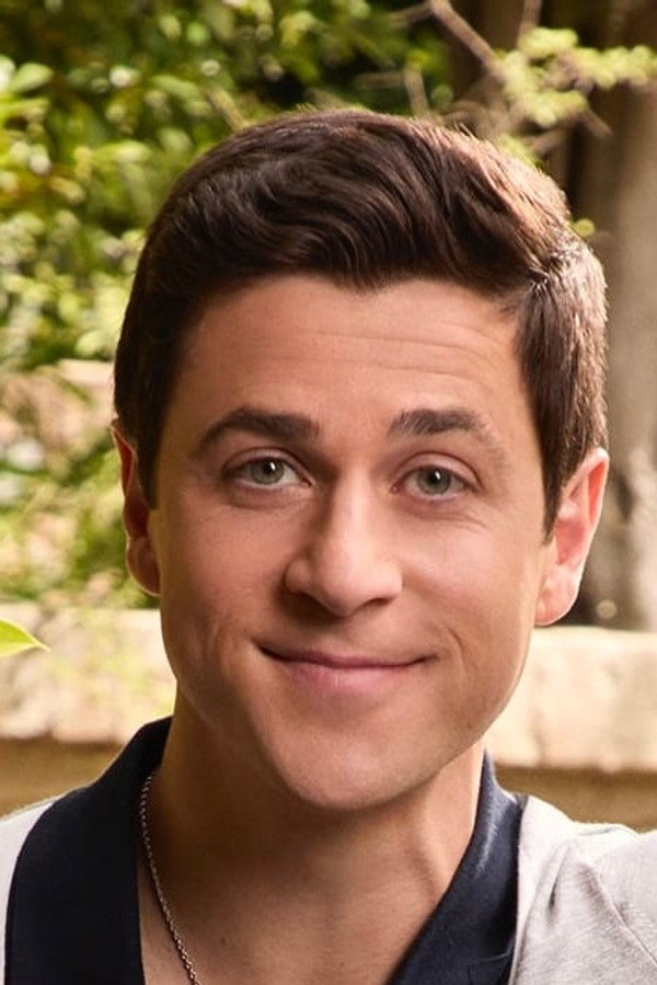 David Henrie's headshot