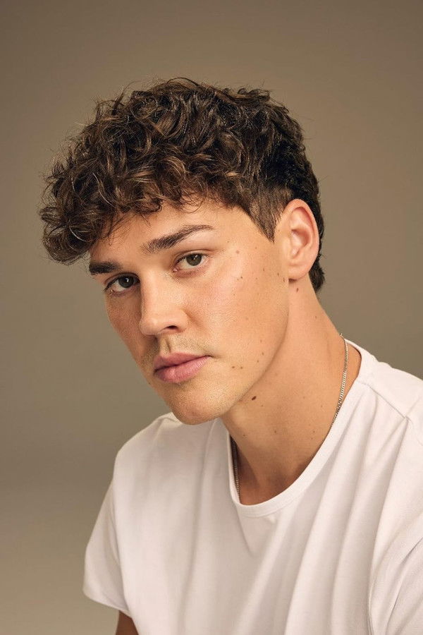 Noah Beck's headshot