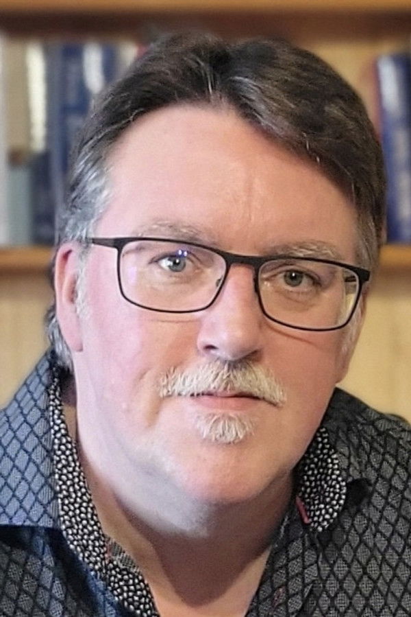 Jef Leeson's headshot