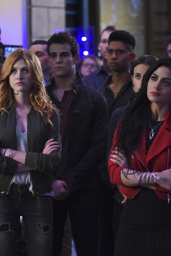 Shadowhunters – S02E01 – Sangue malefico
