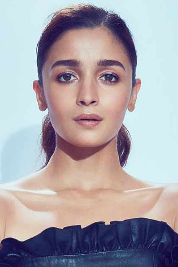 Alia Bhatt's headshot