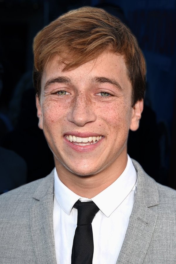 Skyler Gisondo's headshot
