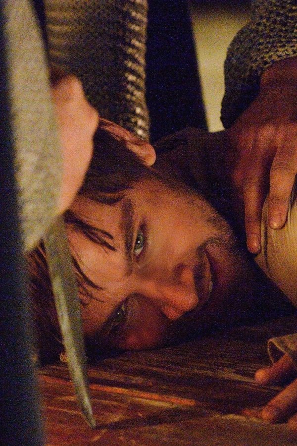 Reign – S01E09 – Per il re e per il paese