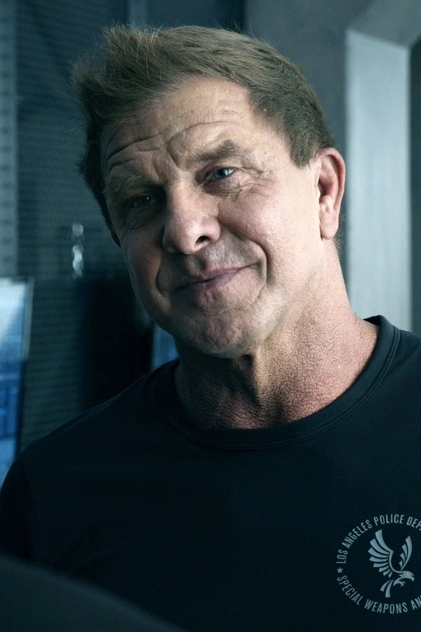 S.W.A.T. – S06E08 – Al sicuro