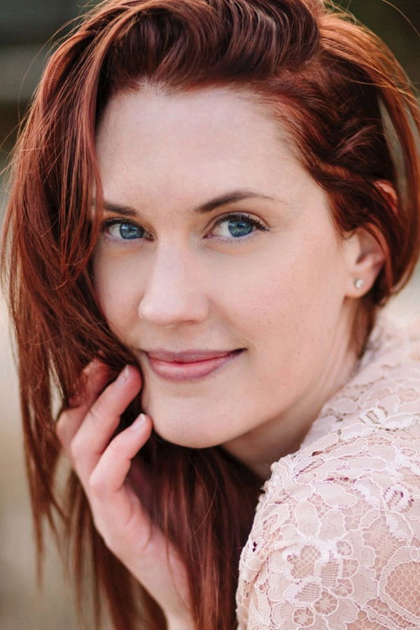 Lauren Lee Smith's headshot