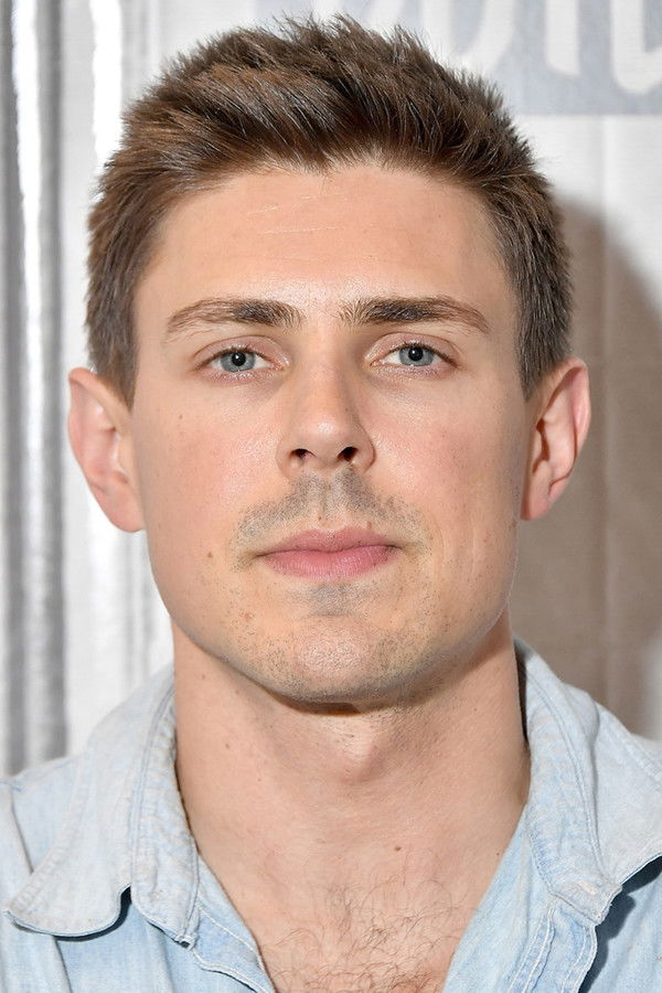 Chris Lowell's headshot