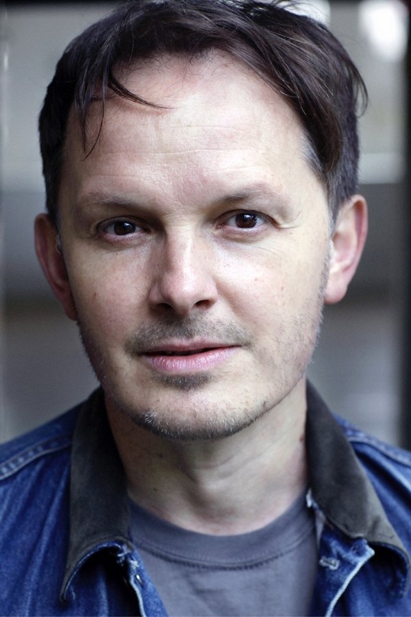 Duncan MacInnes's headshot