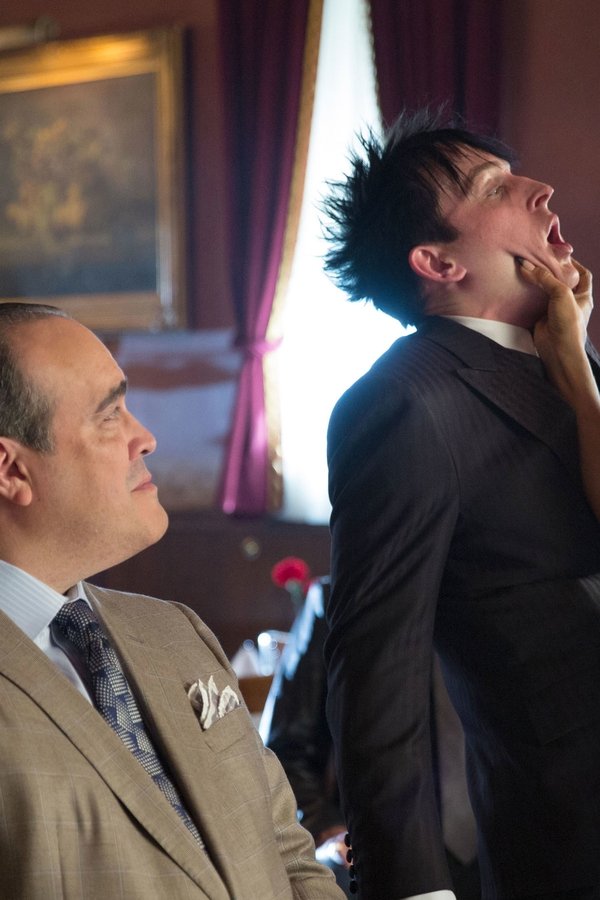 Gotham – S01E07 – L’ombrello del Pinguino