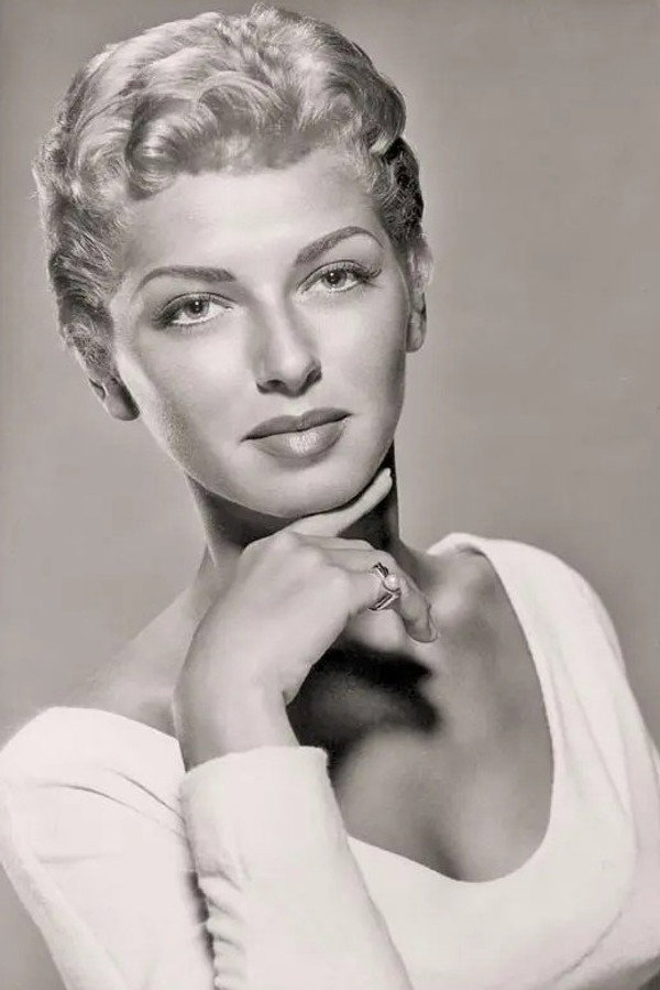 Dani Crayne's headshot