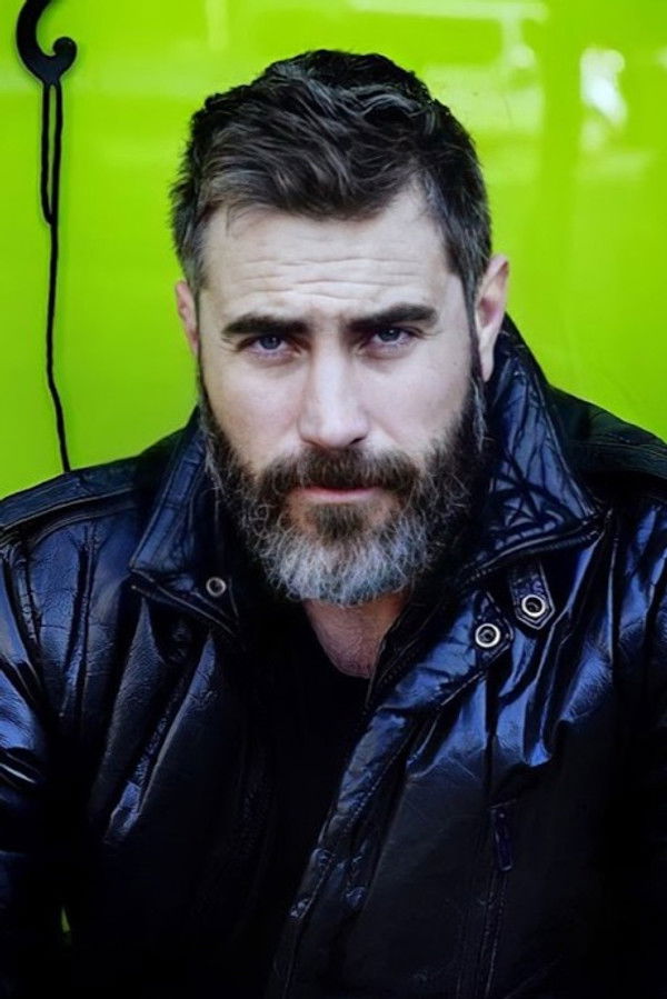 Jonathan Kos-Read's headshot