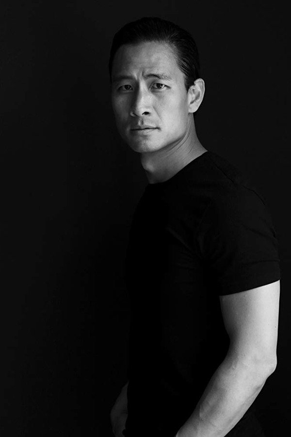 Mike Chaturantabut's headshot