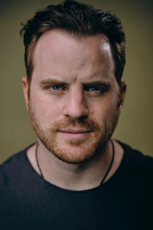 Robert Kazinsky's headshot