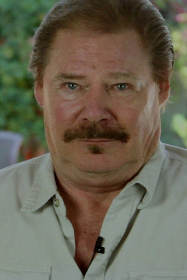 Dennis Busch's headshot