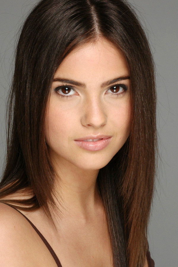 Shelley Hennig's headshot