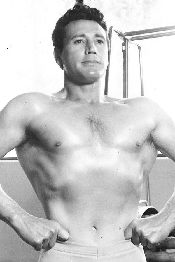 Armando Silvestre's headshot