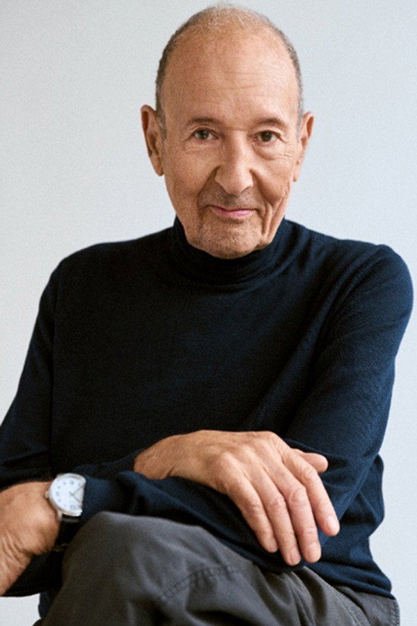 Tony Robinow's headshot