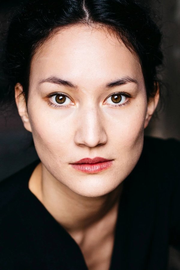 Agnes Kiyomi Decker's headshot
