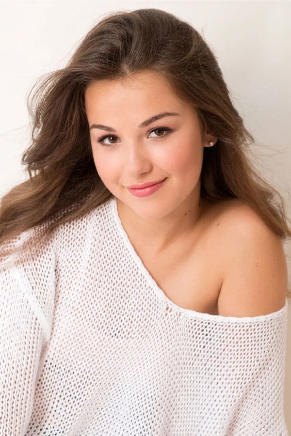 Esther Zynn's headshot