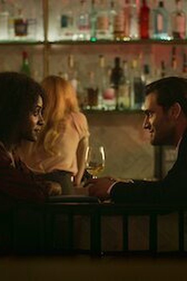 Dietro i suoi occhi – S01E01 – Episodio 1