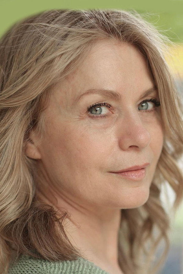 Paris Jefferson's headshot