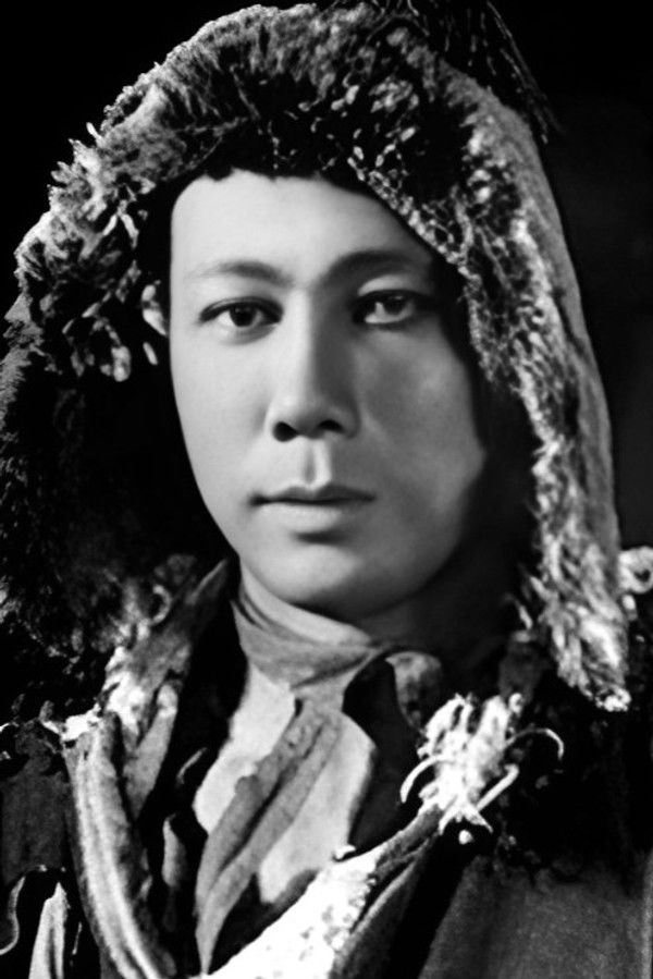 Valéry Inkijinoff's headshot