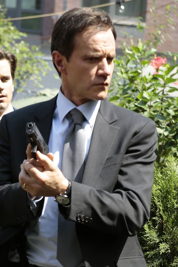 White Collar: Fascino criminale – S05E09 – Il compromesso