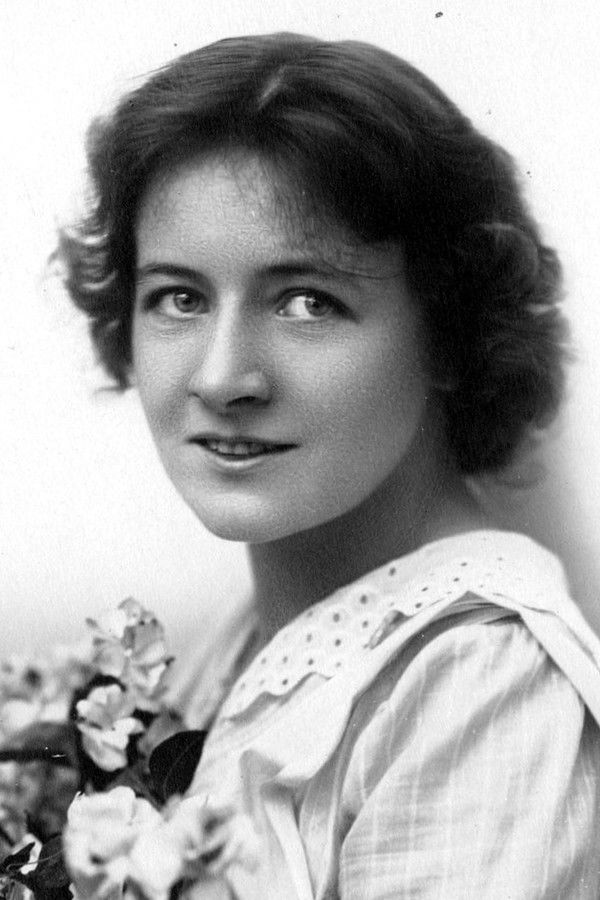 Frances Starr's headshot