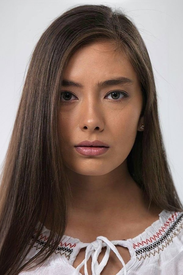 Neslihan Atagül's headshot
