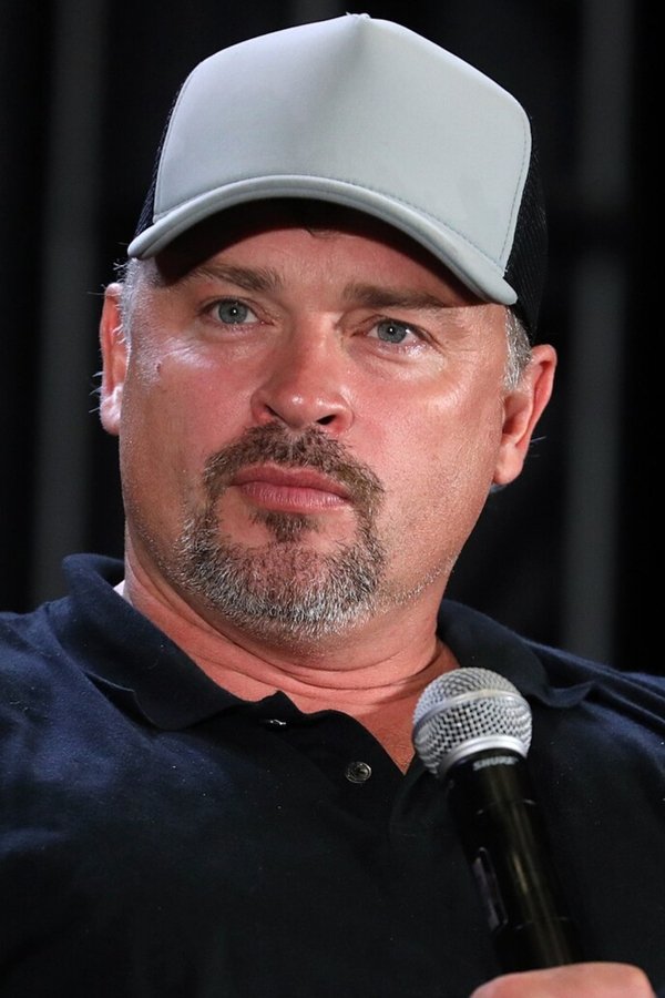 Tom Welling's headshot