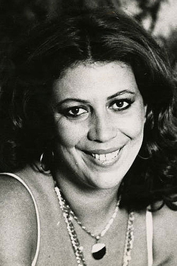 Beth Carvalho's headshot