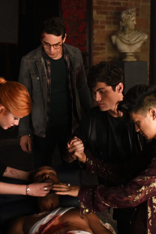 Shadowhunters – S01E06 – Uomini e angeli